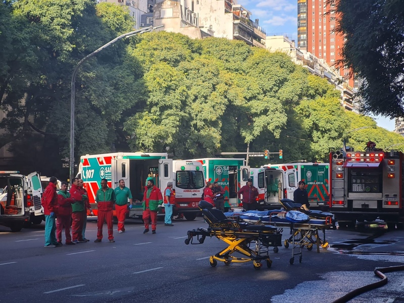 Incendio en Palermo: ocho heridos y varias calles cortadas