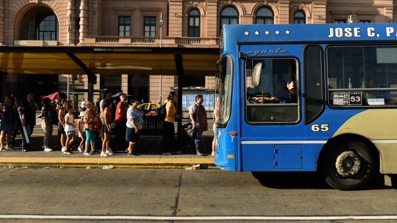 Se levantó el paro de colectivos en el AMBA