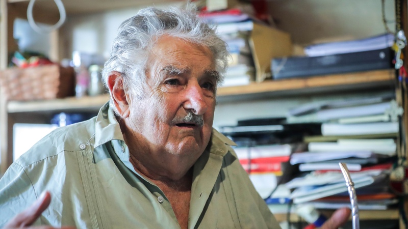 Militantes de Milei contra Pepe Mujica