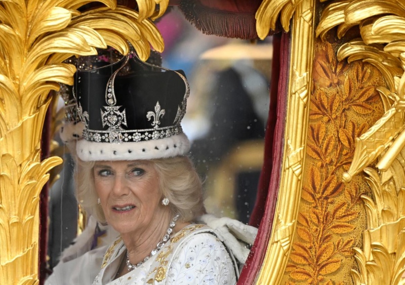 La Reina Camila fue coronada con la corona de la Reina María pero ”sin el diamante maldito”