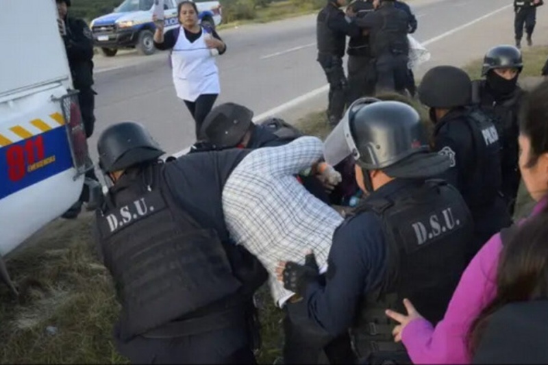 Salta: represión y 19 detenidos por una protesta salarial de docentes