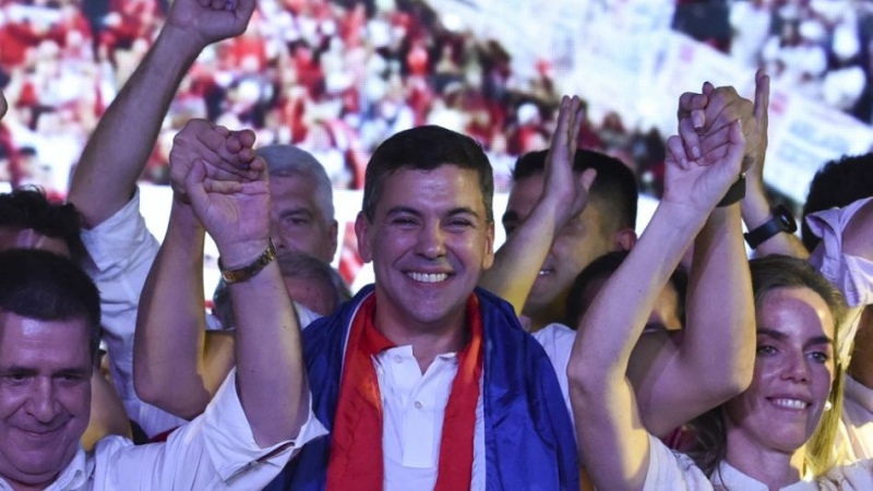 Santiago Peña fue elegido presidente de Paraguay