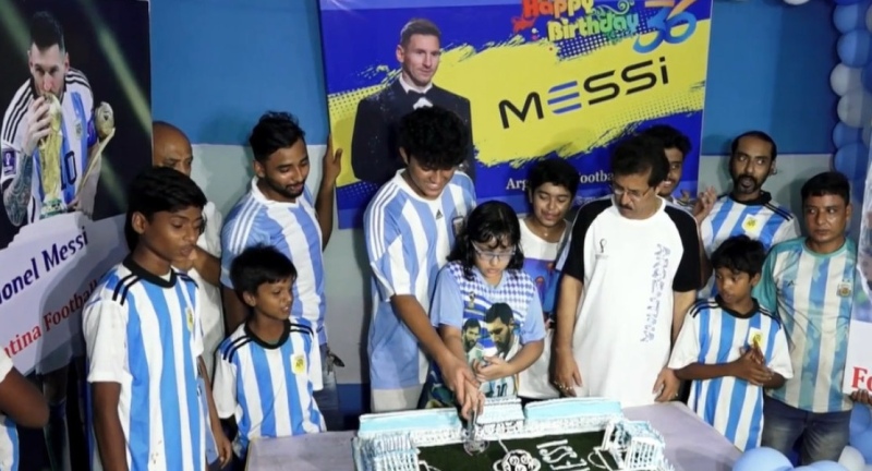 Fanáticos de Messi en la India festejaron su cumpleaños como se debe