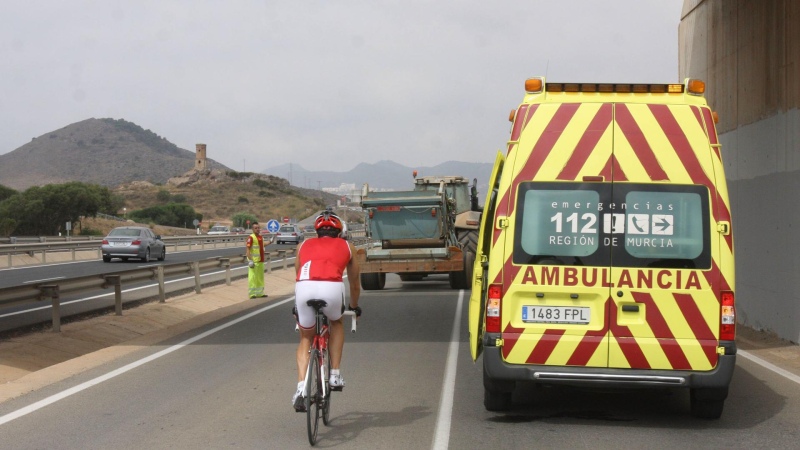 España: muere un ciclista tras chocar con un coche en el que iban sus padres