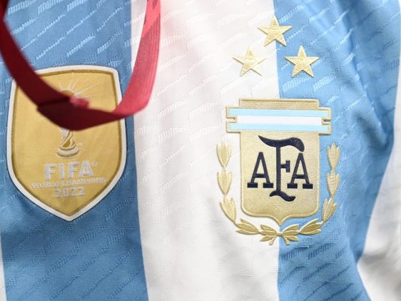 Las tres figuras que eligió la FIFA para conmemorar el Día de la Bandera argentina