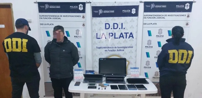 Creó una página web bancaria falsa para vaciar cuentas por millones: fue detenido