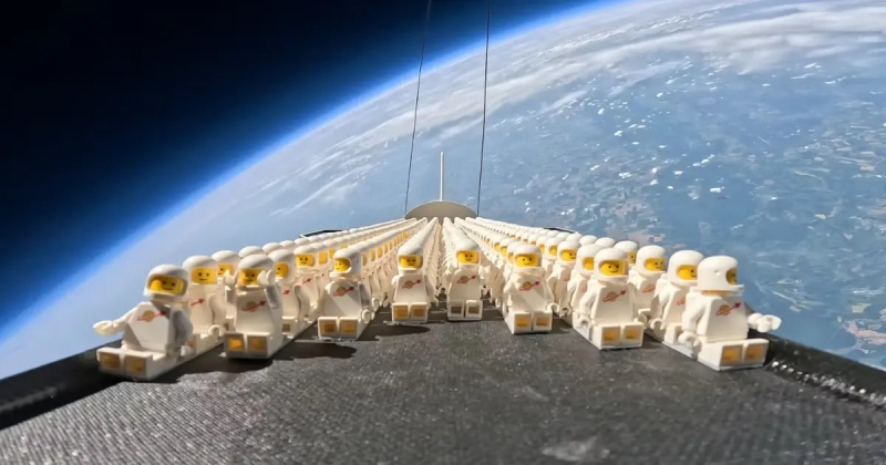 Astronautas de LEGO fueron al espacio y regresaron a la Tierra