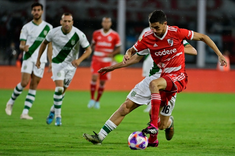 River visita a Banfield: el 11 que piensa Demichelis para hoy