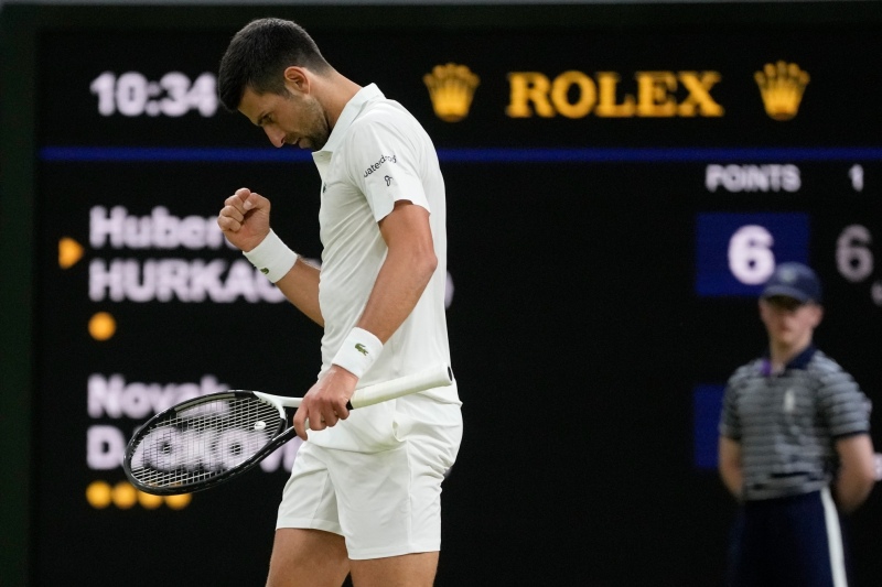 Wimbledon: Djokovic clasificó a cuartos y va por el récord de Federer