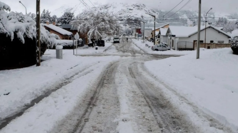 Alerta roja por frío extremo en Santa Cruz y amarilla por lluvias y vientos en el sur