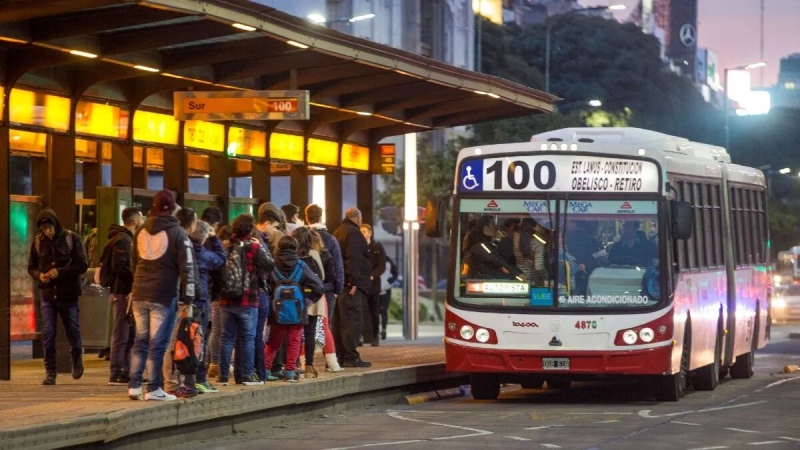 Nuevo aumento: ¿Cuánto costará el boleto de colectivos y trenes a partir del 1 de agosto?