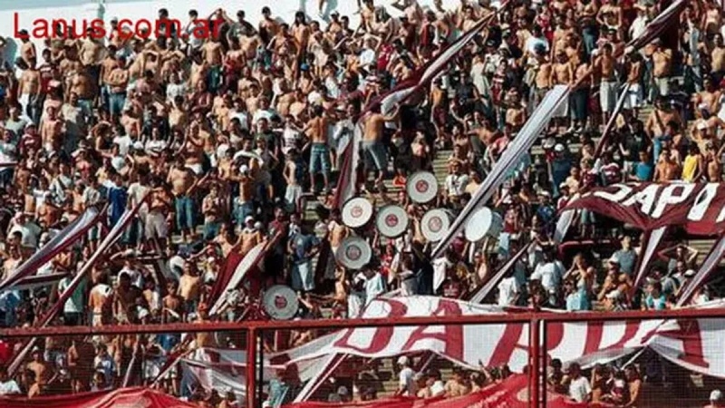 Murió un hincha de Lanús en medio de un enfrentamiento entre dos facciones de la barra