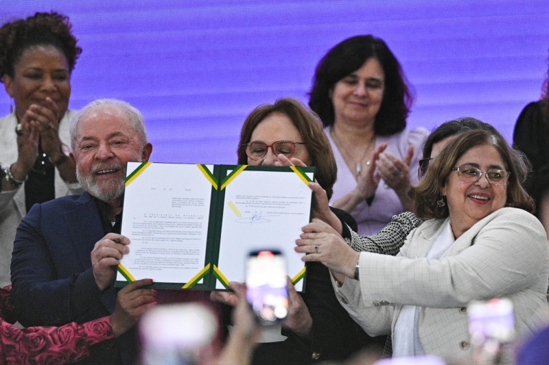 Brasil oficializó una ley de paridad salarial entre hombres y mujeres