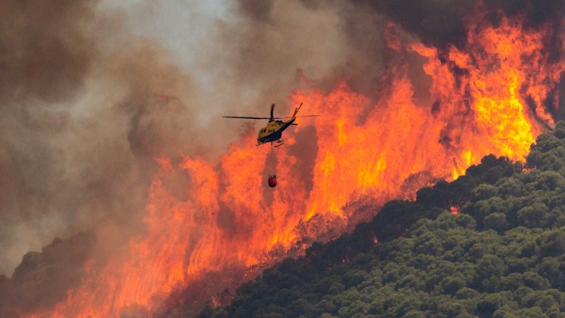 No paran los incendios en las islas griegas y Sicilia