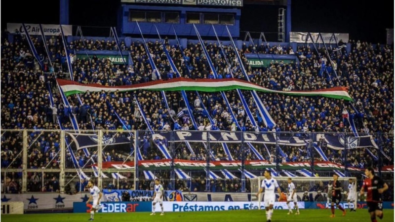 La barra de Vélez agredió a los jugadores tras la derrota ante Huracán