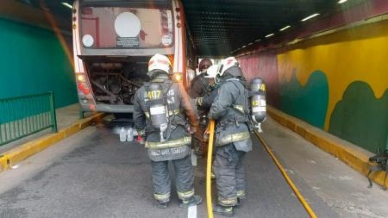 Un micro escolar sufrió un principio de incendio: 31 alumnos intoxicados