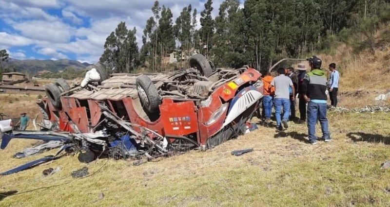 Un micro cayó al abismo en Perú: al menos 12 muertos y 15 heridos