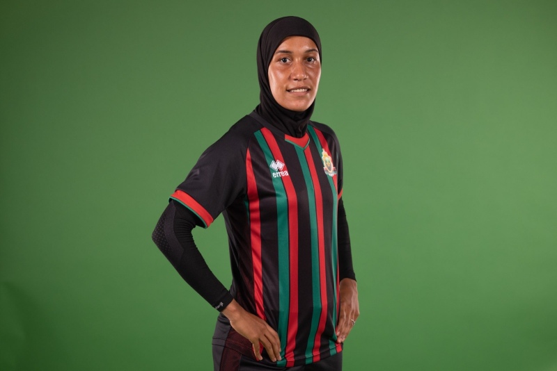 Nouhaila Benzina, la primera futbolista en usar un hijab en un Mundial