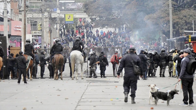 Una mujer de 66 años se descompensó en medio de las protestas en Jujuy y murió