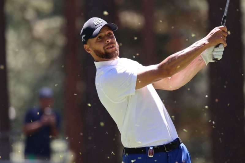 El tremendo hoyo en uno de Stephen Curry en un torneo de golf de celebridades