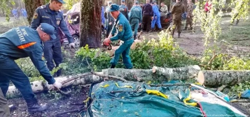 Rusia: tremenda tormenta deja ocho muertos en un campamento