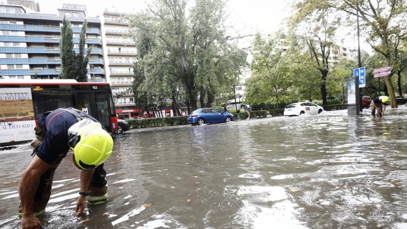 Video: rescatan a personas tras la fuerte tormenta en Zaragoza