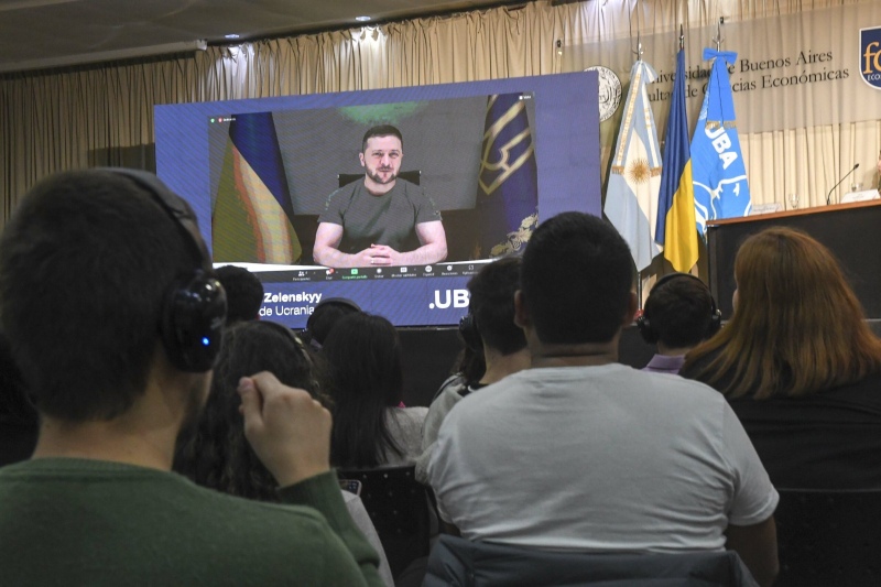 El presidente de Ucrania dio una charla en la UBA