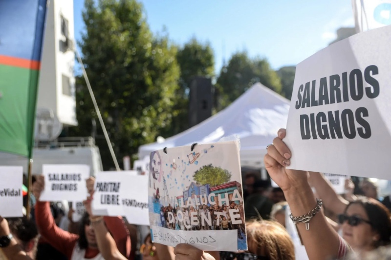 Gremios docentes le responden al gobierno porteño tras la nueva medida