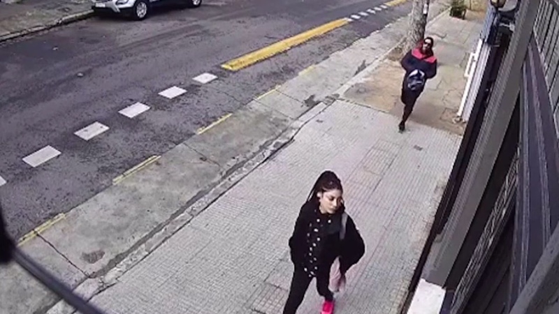 Video: un policía baleó a un hombre que intentaba matar a su ex pareja