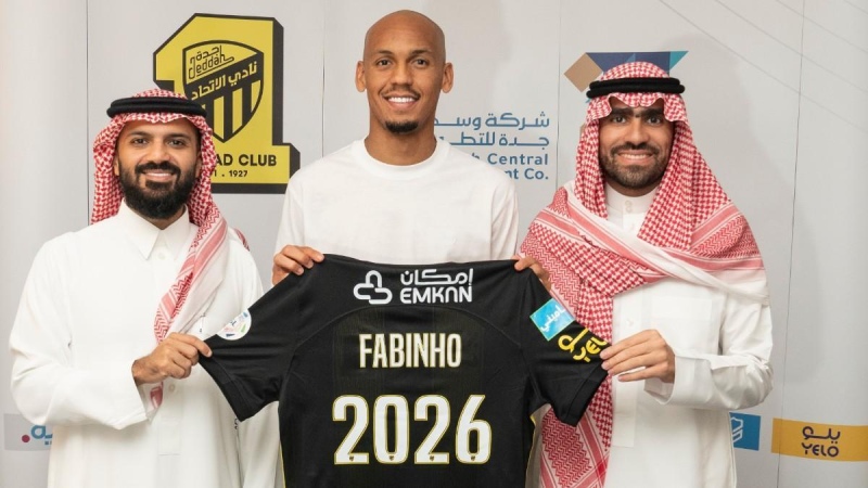 La insólita presentación de Fabinho en Arabia Saudita ¡con un tigre!