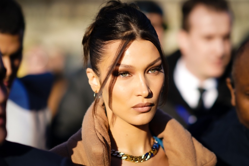 Bella Hadid muestra cómo es tener la enfermedad de Lyme