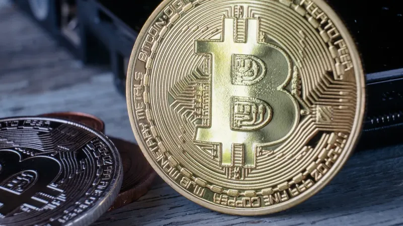 El Bitcoin cae hasta los u$s28.000, su mínimo desde 2016