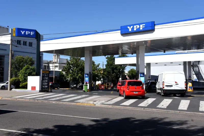 YPF aumentó sus combustibles un 12,5%