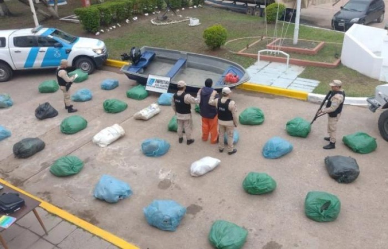 Encuentran más de 300 kilos de marihuana en un barco en Chaco