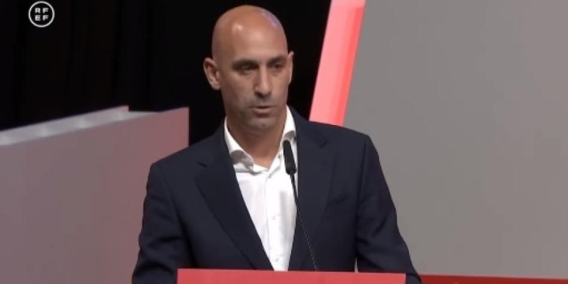 La FIFA suspendió provisionalmente a Luis Rubiales