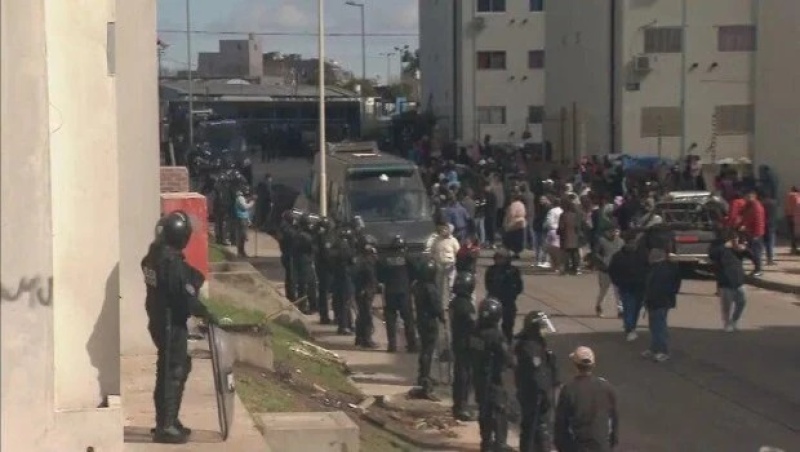 Disturbios en Villa Lugano: más de 130 familias tomaron un edificio en construcción