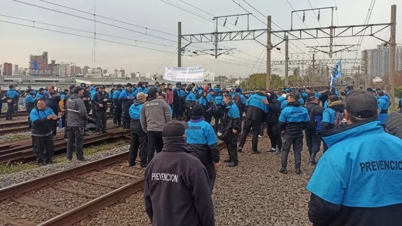 Tren Roca: servicio totalmente interrumpido por corte de vías