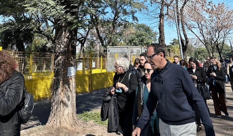 Para proteger 13 árboles, rechazan el avance del Metrobus en Parque Avellaneda