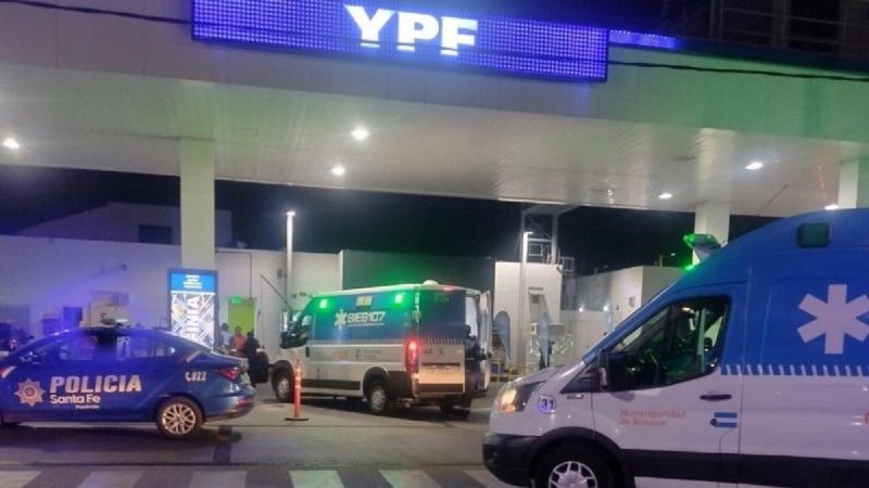 Rosario: 40 chicos quedaron en medio de un ataque a tiros a una YPF