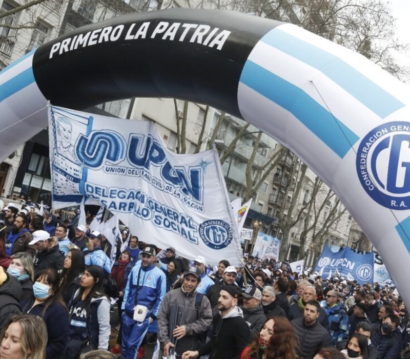 La CGT se moviliza al Congreso para celebrar la reforma de Ganancias