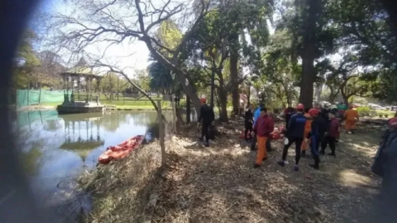 El hombre muerto encontrado en los lagos de Palermo no murió ahogado