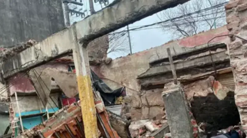 Se derrumbó una obra en construcción y falleció uno de los cinco trabajadores atrapados