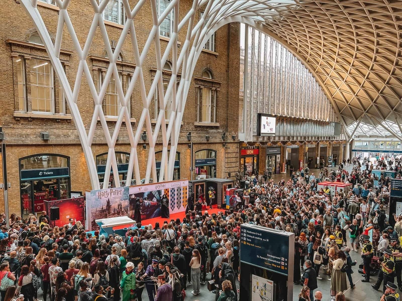 Magia en Londres: celebración anual de Harry Potter en la estación King's Cross