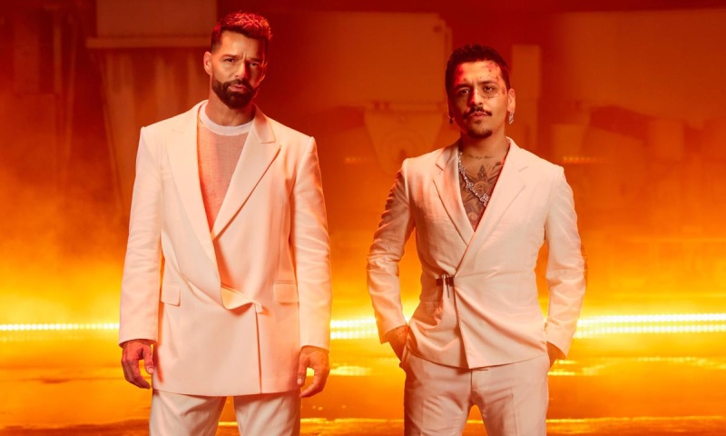 Tremendo: Ricky Martin y Christian Nodal versionan ”Fuego de noche, nieve de día”