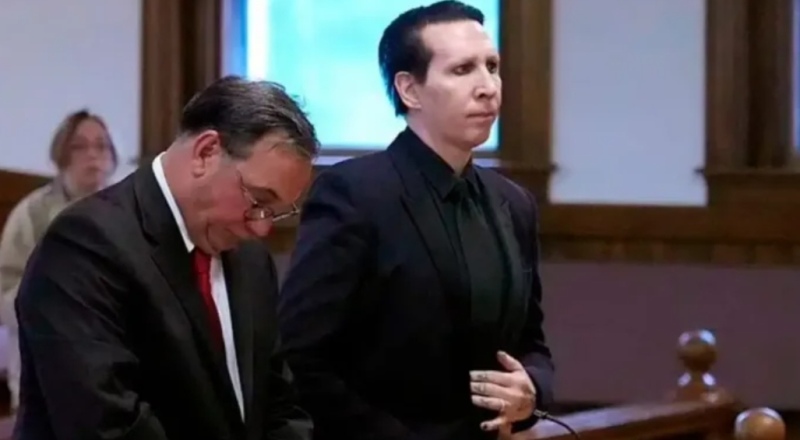 Condenaron a Marilyn Manson por un escatológico hecho