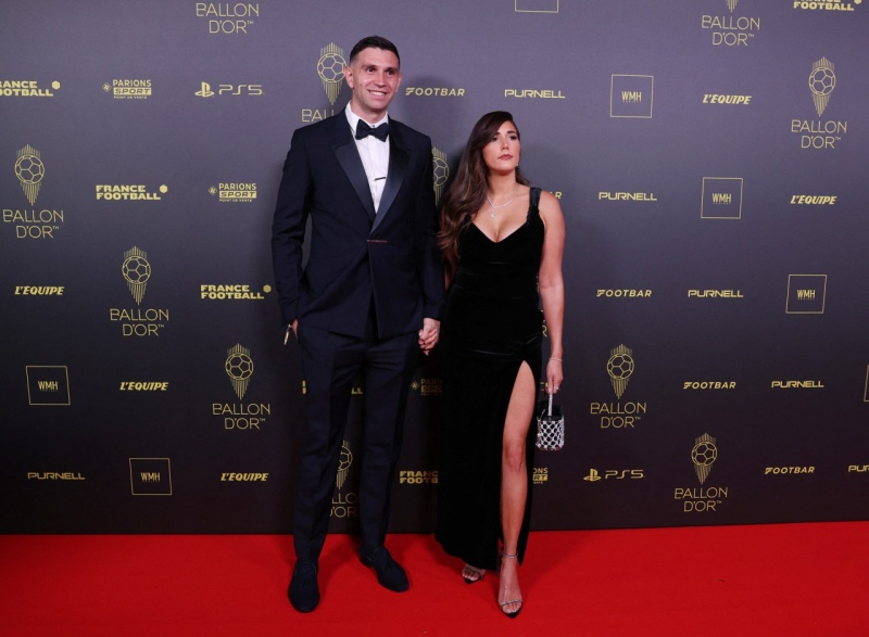 Balón de Oro 2023: El Dibu Martínez llegó a la alfombra roja y los franceses lo abuchearon y silbaron