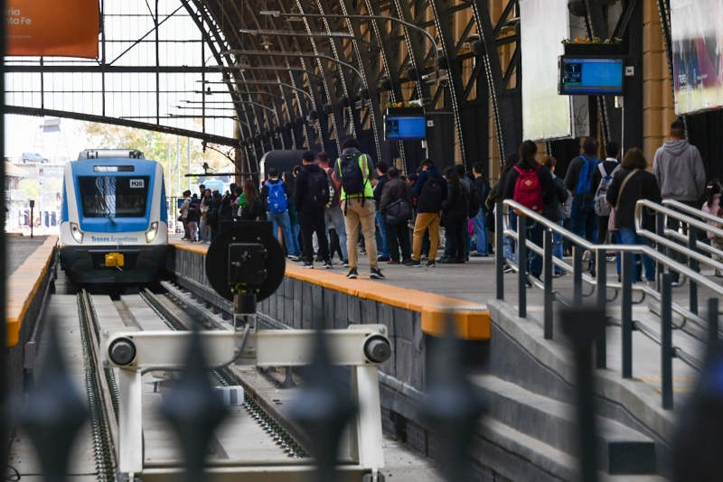 Habilitan todos los andenes para el ingreso del tren a la estación Retiro del Mitre