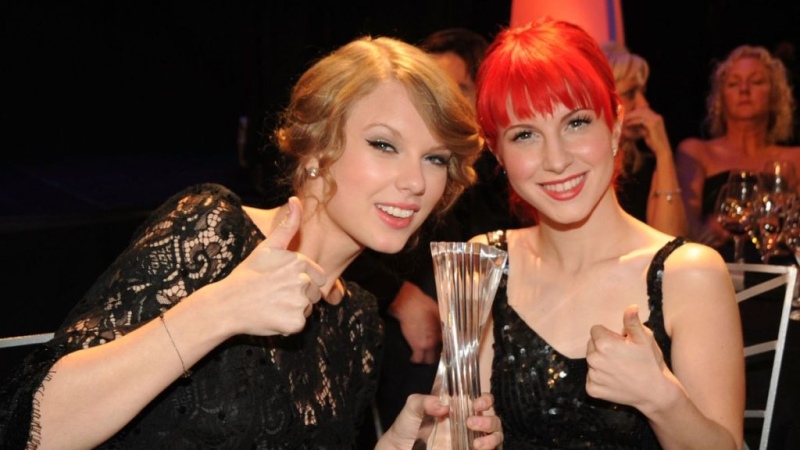 Hayley Williams contó como se hicieron amigas con Taylor Swift