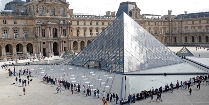 El museo del Louvre en París fue evacuado por amenazas