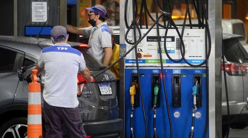 YPF, Axion y Shell aumentaron un 7,5% los combustibles